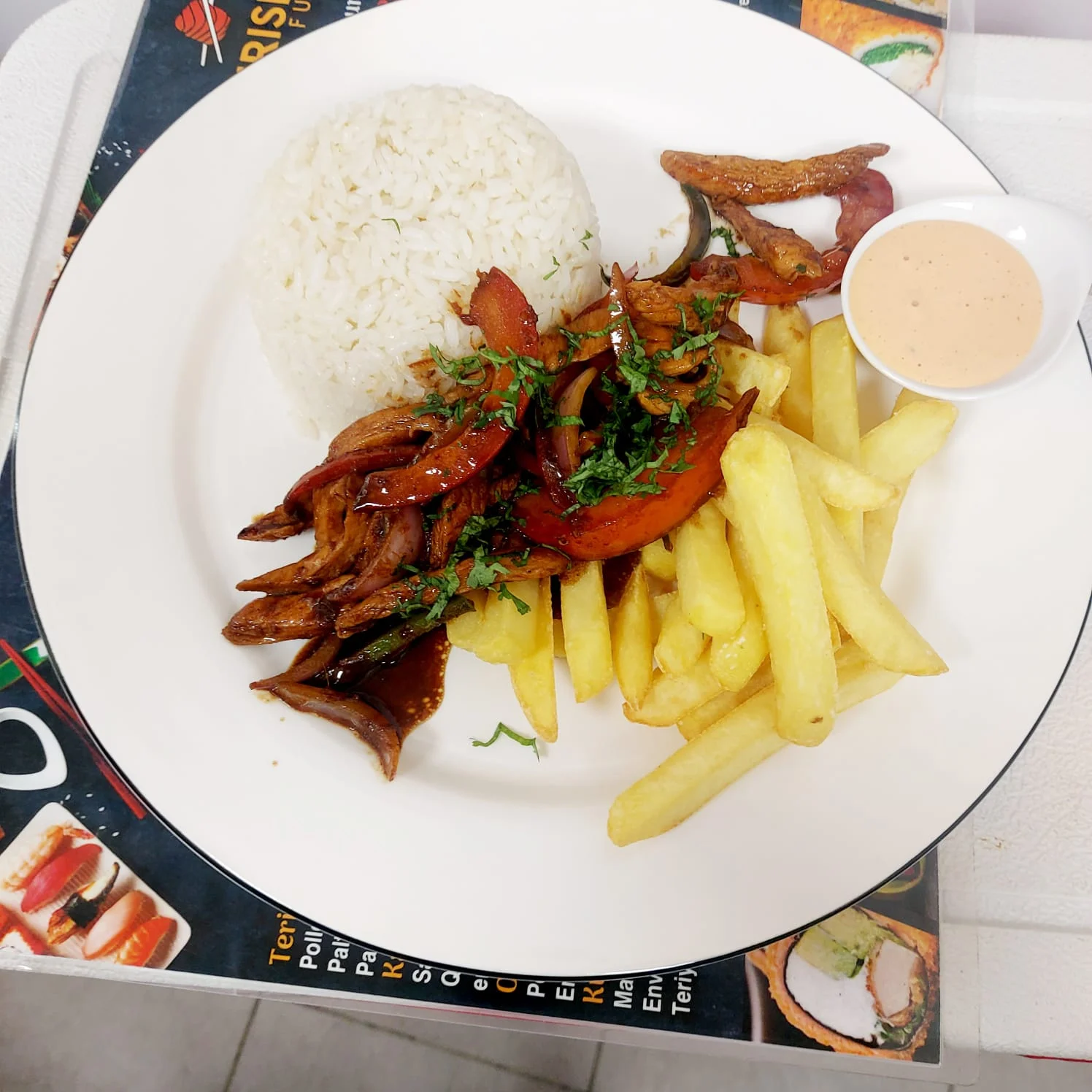 Pollo Saltado